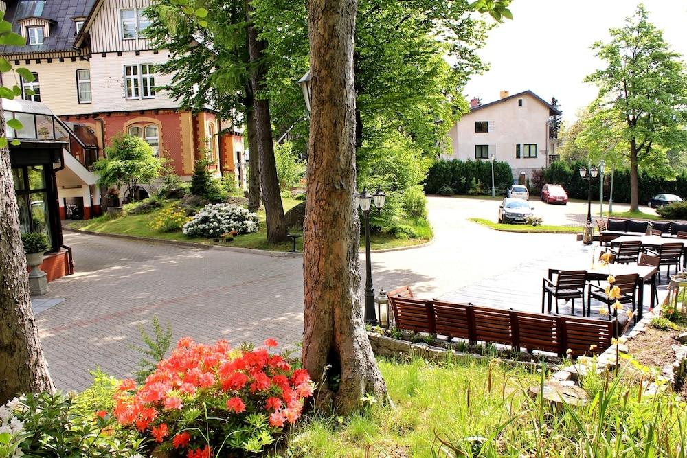 Hotel Szrenicowy Dwor シクラルスカ・ポレンバ エクステリア 写真