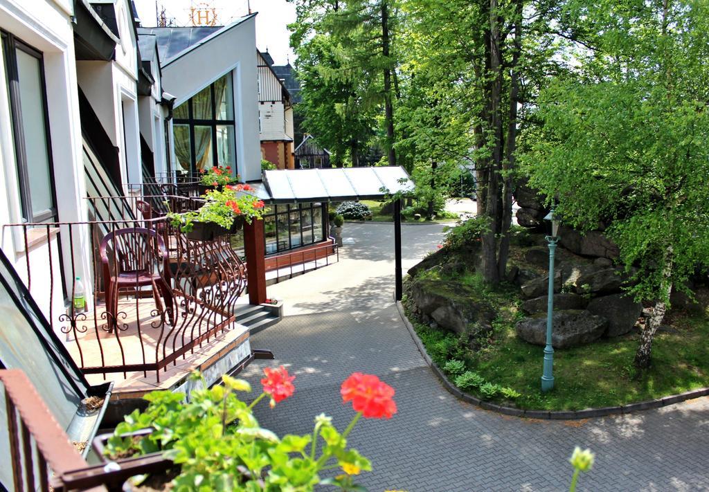 Hotel Szrenicowy Dwor シクラルスカ・ポレンバ エクステリア 写真