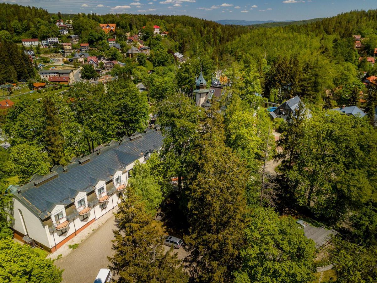 Hotel Szrenicowy Dwor シクラルスカ・ポレンバ エクステリア 写真